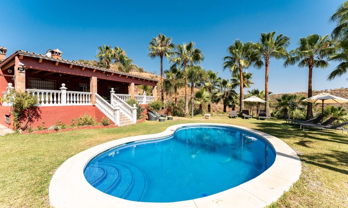 Monda House | Holiday Home "Casa Mis Nietos" with Pool, Garden and Wi-Fi