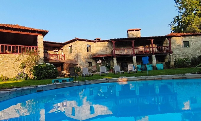 Povoa de Lanhoso House | Holiday Home 'Casa Nova Das Oliveiras' with Mountain View, Wi-Fi and Air Conditioning