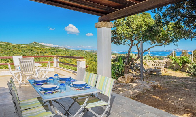 La Conia House | Holiday Home "Casa Relax Vista Mozzafiato" with Garden & A/C