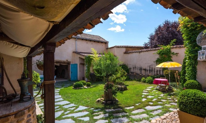 Villamejil House | Holiday Home 'Casa Rural La Cepedana' with Private Terrace, Private Garden and Wi-Fi