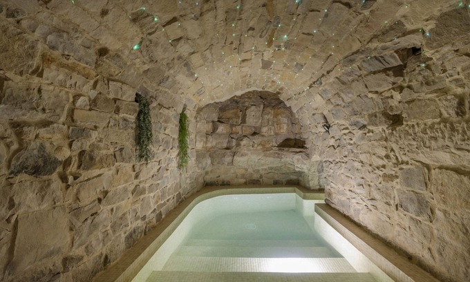 Nalec House | Holiday Home 'Casa Rural Con Spa En La Bodega' with Mountain View and Wi-Fi
