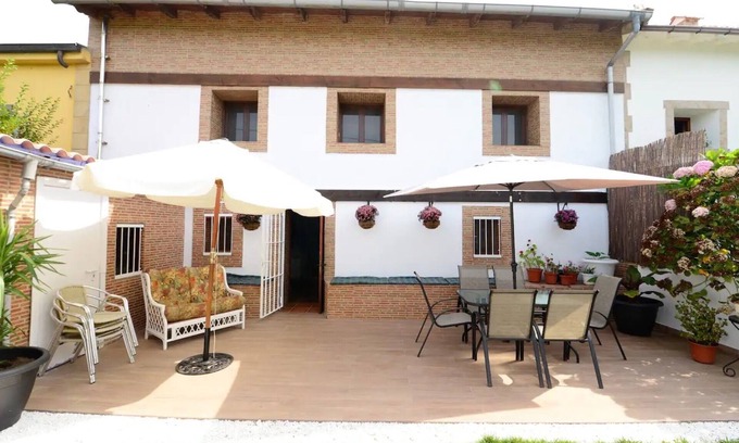 Castillo Siete Villas House | Holiday Home 'Casa Rural Cerca A Playas' with Private Pool, Private Terrace and Wi-Fi