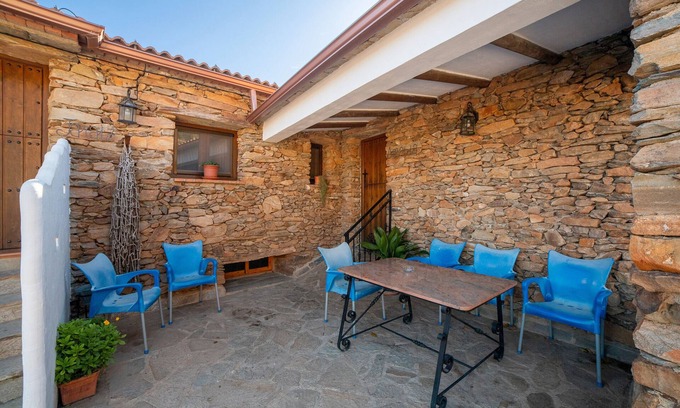 Laroya House | Holiday Home 'Casa Rural Albaida' with Mountain View, Shared Pool and Wi-Fi