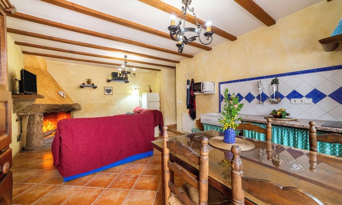 Laroya House | Holiday Home 'Casa Rural Padre Ramon' with Mountain View, Shared Pool and Wi-Fi