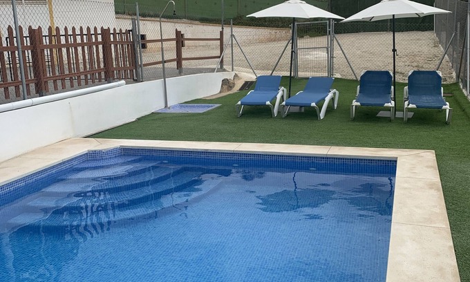 Campanillas House | Holiday Home 'Casa Rural Costilla' with Mountain View, Wi-Fi and Air Conditioning