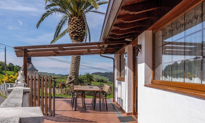 Voto House | Holiday Home 'Casa Rural La Praderia' with Mountain View, Private Terrace and Wi-Fi