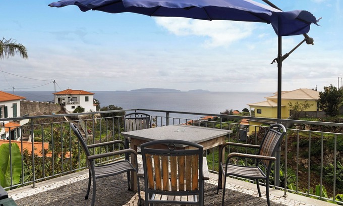 Gaula House | Holiday Home "Casa T2" with Sea View, Private Terrace & Wi-Fi