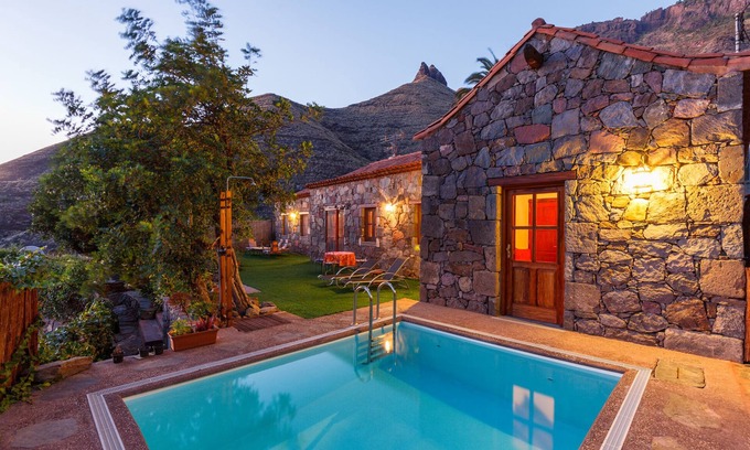 Agaete House | Holiday home Casa Tamadaba, private pool, beach 2km, hiking, nature park, AGAETE