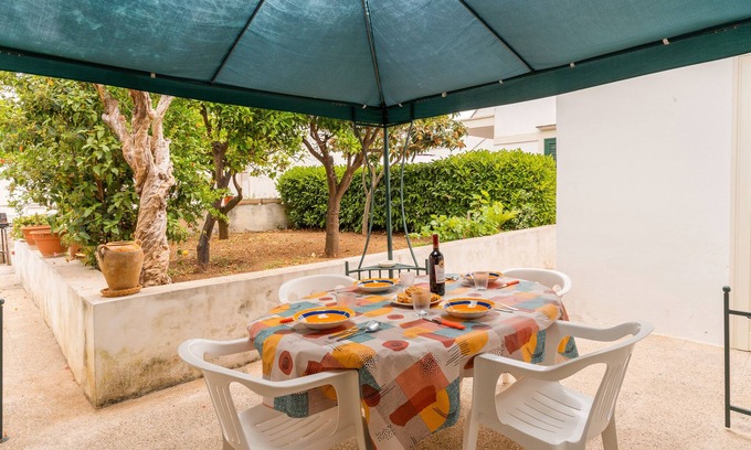 Santa Caterina House | Holiday Home Casa Vacanze Cenate with A/C, Terrace & Garden
