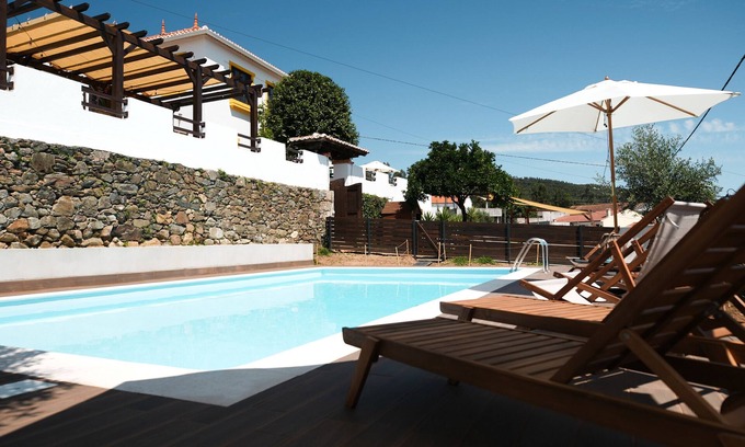Vila Nova de Poiares House | Holiday Home 'Casalinho Do Chafariz' with Mountain View, Wi-Fi and Air Conditioning