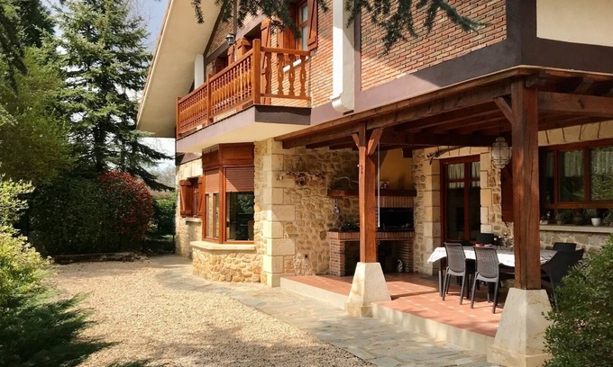 Murgia House | Holiday Home 'Caserio Arrigorri' with Balcony and Wi-Fi