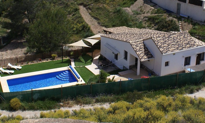 Finestrat House | Holiday Home 'Casita Lukalalo' with Mountain View, Pool & Wi-Fi