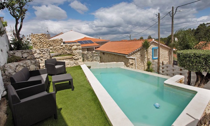 Nossa Senhora das Misericordias House | Holiday Home 'Castelos Amarelo' with Private Pool, Wi-Fi and Air Conditioning