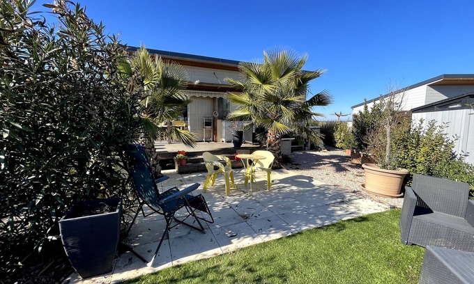 Pomerols House | Holiday Home 'Chalet Avec Piscine Couverte' with Shared Pool, Private Terrace and Air Conditioning