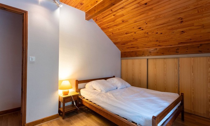 Mendive House | Holiday Home 'Chalet Pedro' with Shared Terrace