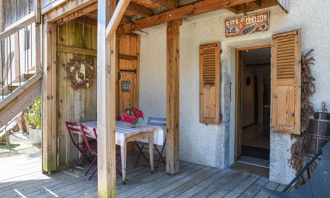 Aillon-le-Jerune House | Holiday Home 'Ciméléon Bas' with Mountain View, Private Terrace and Wi-Fi