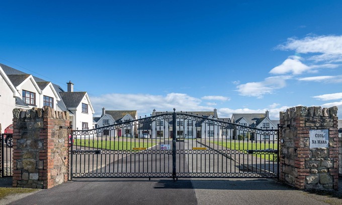 Templetown House | Holiday Home Close to Hook Lighthouse on Ireland's Ancient East. Ceol Na Mara Sleeps 11