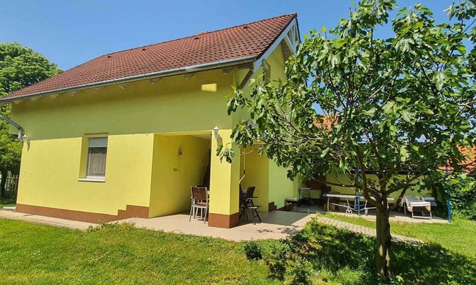 Balatonbereny House | Holiday home close to the beach