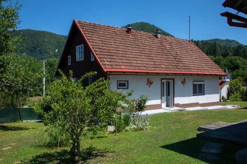 Cedanj Cabin | Holiday Home Colnar