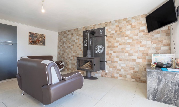 Meslan House | Holiday Home 'Corps de Ferme au Calme' with Garden