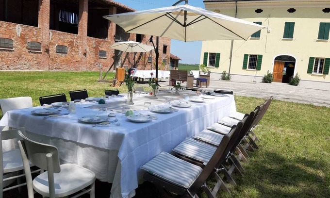 Gonzaga House | Holiday Home 'Corte Croce' with Garden and Wi-Fi