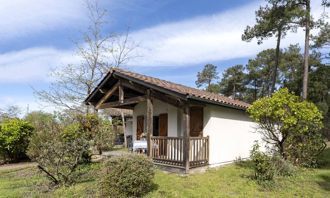 Ondres House | Holiday Home 'Cosy Pavillon 2 Bedrooms Near the Sea' with Shared Pool, Terrace and Wi-Fi