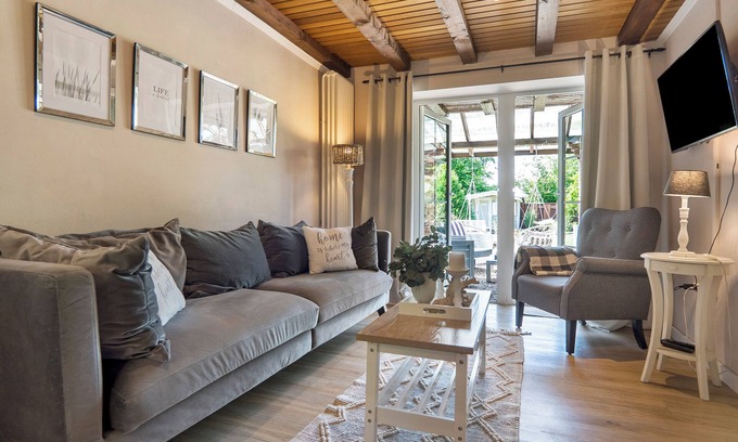 Haddorfer Seen House | Holiday Home 'Cottage and Garden' with Private Terrace, Private Garden and Wi-Fi