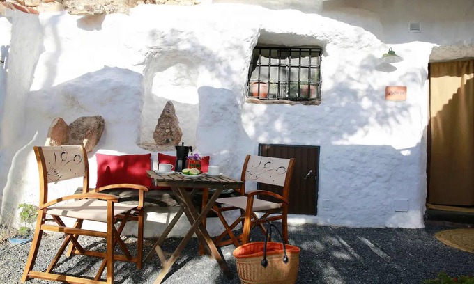 Los Balcones House | Holiday Home 'Cuevas Balcones de Piedad - Acacia' with Terrace, Shared Pool & Wi-Fi