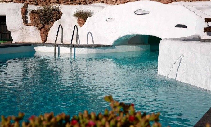 Los Balcones House | Holiday Home 'Cuevas Balcones de Piedad - Pita' with Terrace, Shared Pool & Wi-Fi