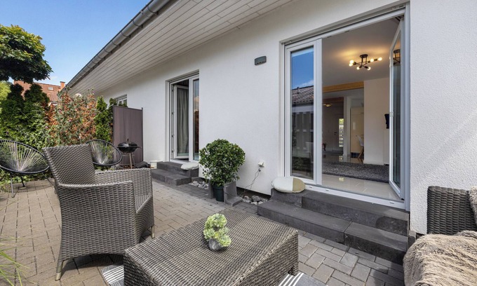 Henstedt-Ulzburg House | Holiday Home 'Dhh Im Norden Hamburgs Am Moor' with Terrace and Wi-Fi