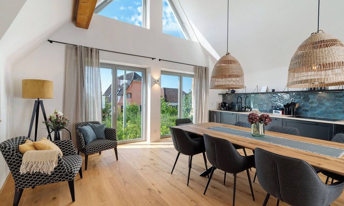 Gleisweiler House | Holiday Home 'Das Alte Pfarrhaus - Scheune' with Shared Terrace and Wi-Fi