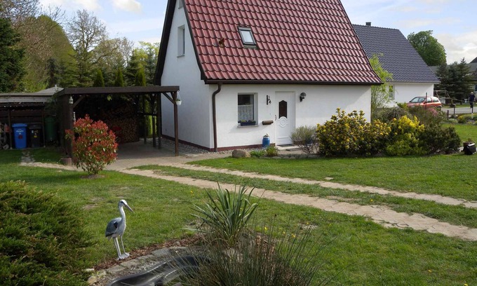 Klein Kedingshagen House | Holiday home with terrace and garden plot