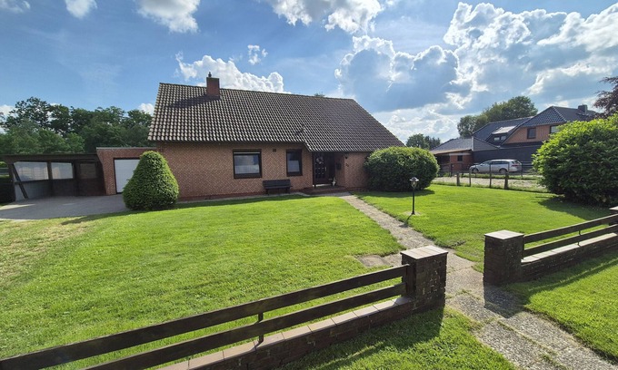 Rehm-Flehde-Bargen House | Holiday Home 'Dörpshus-Bargen' with Private Terrace, Private Garden and Wi-Fi