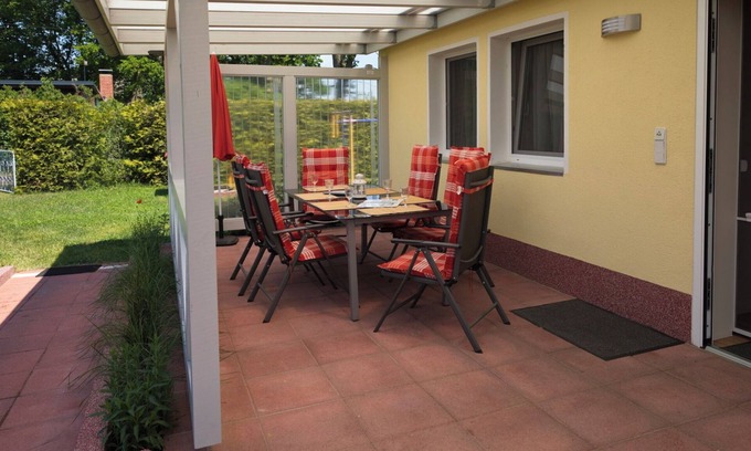 Lochow House | Holiday Home 'Ferienhaus Großtrappe, Barrierefrei' with Private Terrace, Private Garden and Wi-Fi