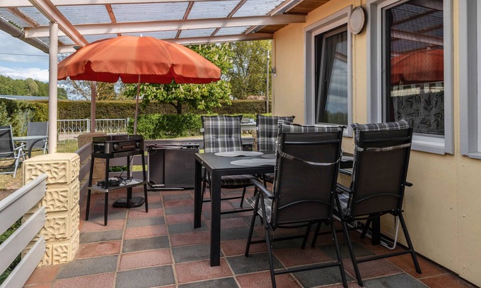 Lochow House | Holiday Home 'Ferienhaus Jupiter' with Private Terrace, Private Garden and Wi-Fi