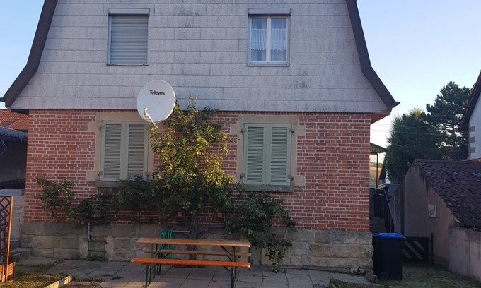 Weil im Schonbuch House | Holiday Home 'Handwerkerhaus Balaro' with Private Terrace, Private Garden and Wi-Fi