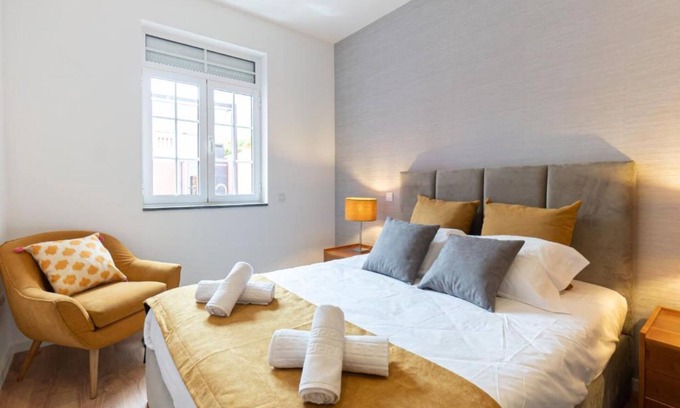 Boavista House | Holiday Home 'Dellarose Max' with Private Terrace, Wi-Fi and Air Conditioning