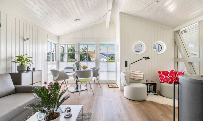 Ruckeberg House | Holiday Home 'Die Sieben' with Lake View, Shared Terrace and Wi-Fi