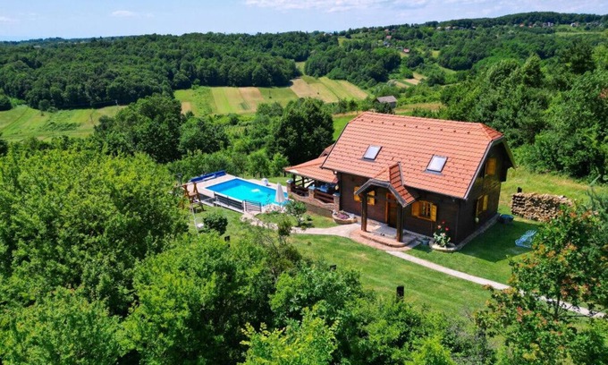 Breznik Plesivicki Villa | Holiday Home Dubranec by Villas Guide