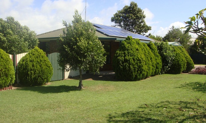 Innes Park House | Holiday Home - easy Walk to Beach, Park, 10 min drive to Bargara, Mon Repos