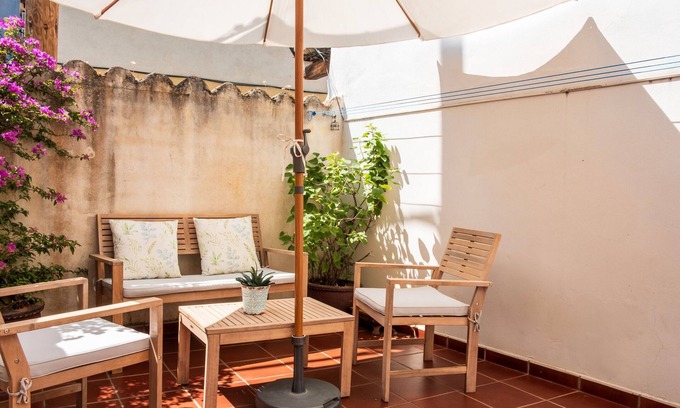 Piedralaves House | Holiday Home 'El Cabildo' with Private Patio and Wi-Fi