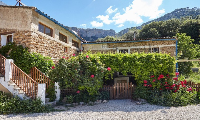 Beas de Segura House | Holiday Home 'El Soto' with Mountain View, Private Pool and Wi-Fi