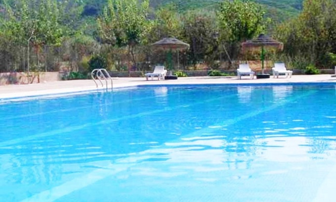 Els Ibarsos House | Holiday Home 'El Patio De Loroneta' with Mountain View, Shared Pool and Wi-Fi