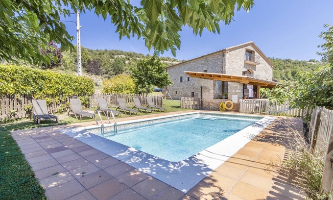 Puigreig House | Holiday Home 'El Puig De Fonollet' with Mountain View, Wi-Fi and Air Conditioning