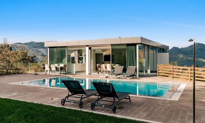 Ventosa House | Holiday Home 'Encosta Parque Nacional Do Gerês' with Mountain View, Wi-Fi and Air Conditioning