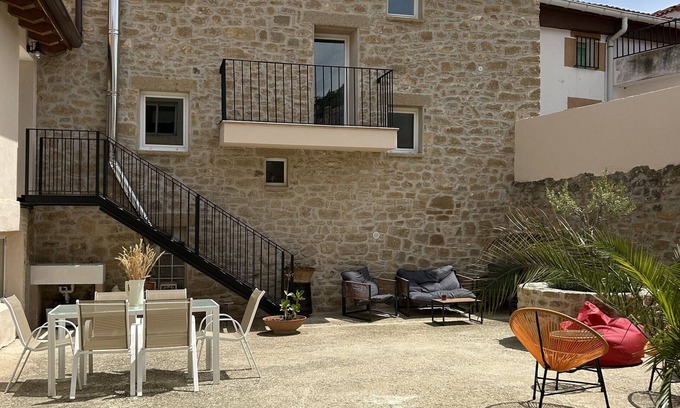 Morentin House | Holiday Home 'Enara-enea' with Private Garden, Balcony and Wi-Fi