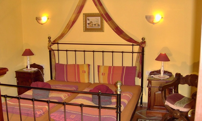 El Guincho Apartment | Holiday home in English style with sea view