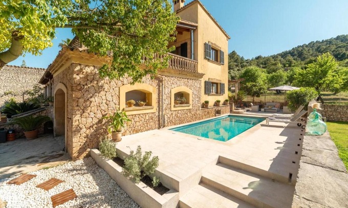 Mancor de la Vall House | Holiday Home 'Son Apiana' with Mountain View, Wi-Fi and Air Conditioning