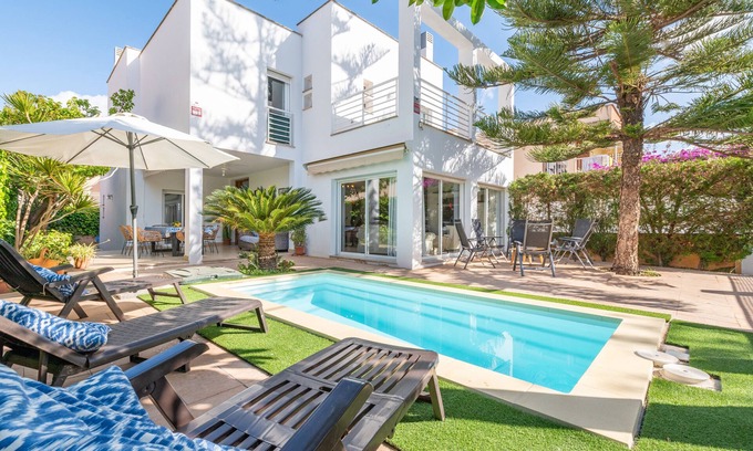Les Meravelles Villa | Holiday Home "Villa Mar - Can Bujosa" on the Beach