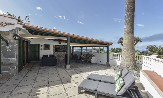 Puerto de la Cruz House | Holiday Home ‘La Casita de Los Orovales’ with Sea View, Mountain View & Terraces